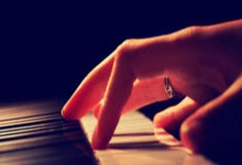 青岛黄海主场不敌对手，积分继续滑落